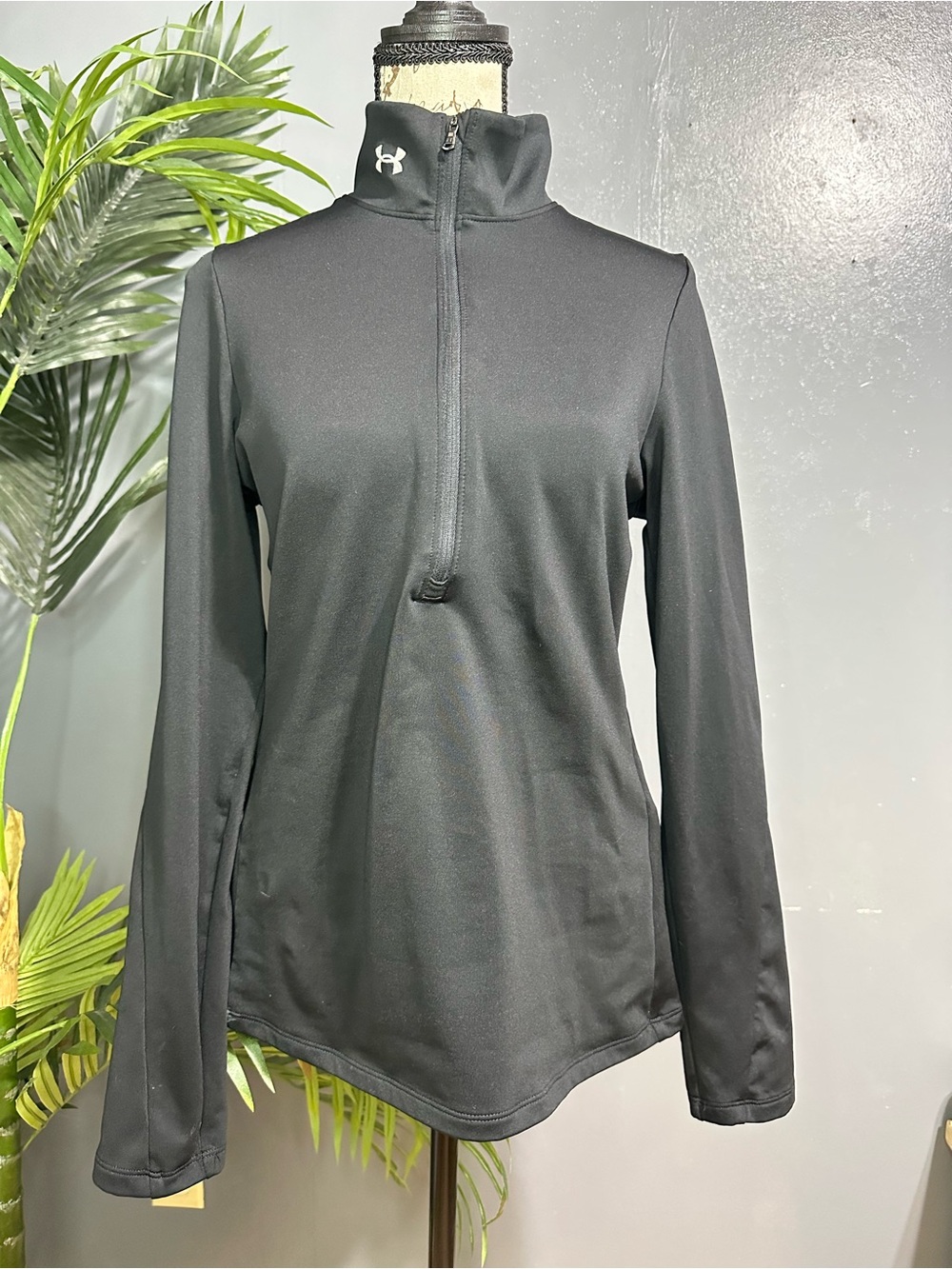Under Armour Women’s Black Long-Sleeve Quarter Zip Pullover